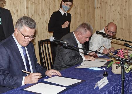 Podpis pogodbe o državnem sofinanciranju Notranjskega parka 07a Foto Tine Šubic